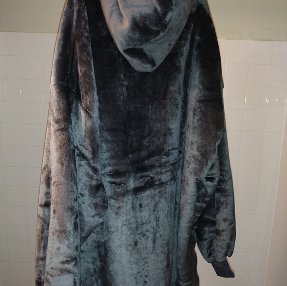 OVER SIZED PLUSH "HUGGIE" STYLE SWEATER - Picture 2 of 2